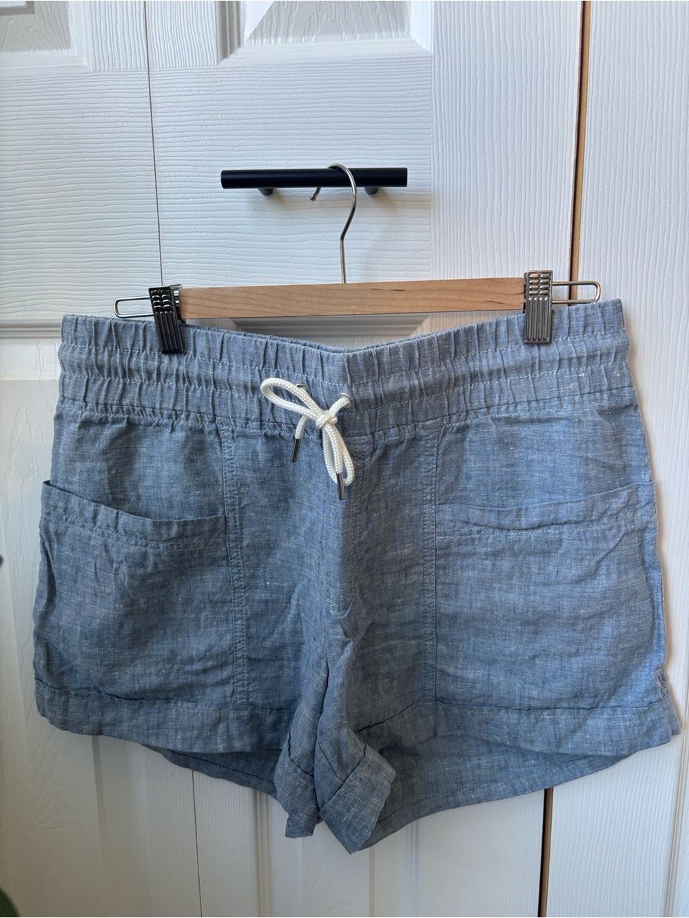 Athleta Linen Cabo 4” Shorts in Light Blue